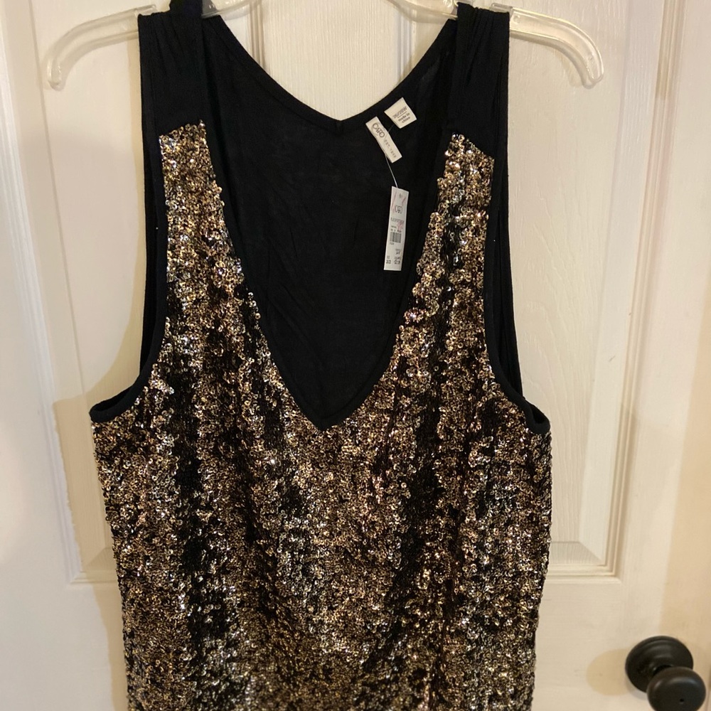 Stunning gold and black tank top
